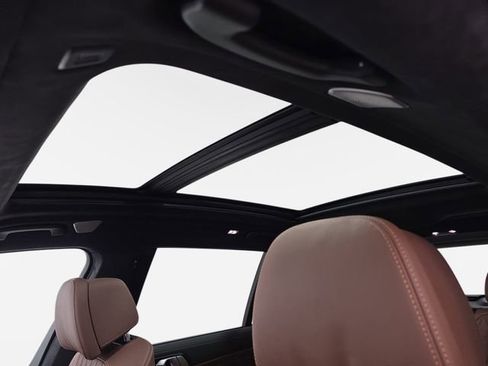 Used 2024 BMW X7 M60i w/ Executive Package image 30