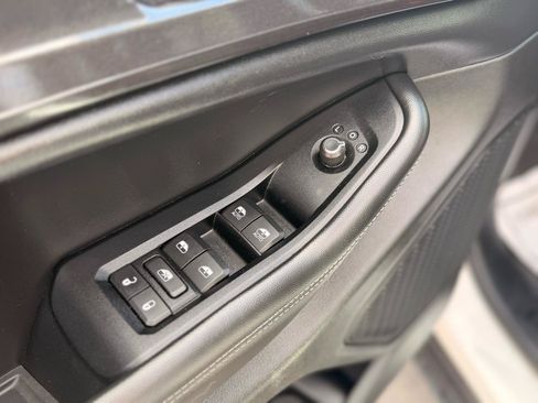 Used 2023 Jeep Grand Cherokee Laredo AWD/4WD image 9