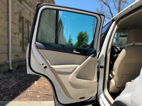 Used 2014 Volkswagen Tiguan SE FWD image 19