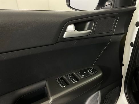 Used 2020 Kia Sportage LX FWD image 27