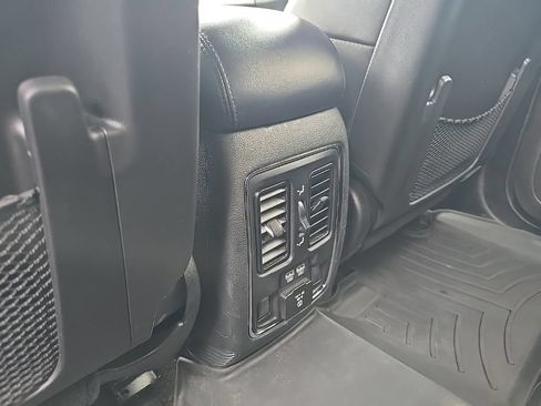 Used 2019 Jeep Grand Cherokee Limited AWD/4WD image 17