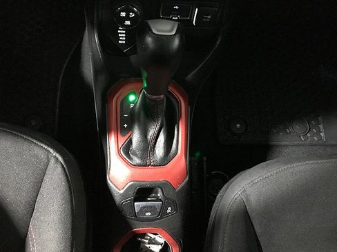 Used 2016 Jeep Renegade Trailhawk image 29