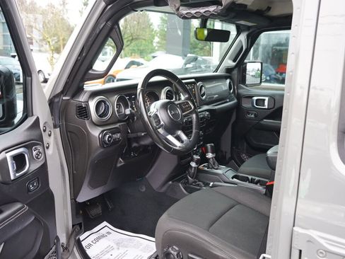 Used 2021 Jeep Wrangler Unlimited Sahara image 7