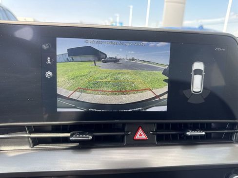 Used 2023 Kia Sportage EX image 9