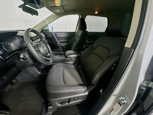 Used 2025 Nissan Pathfinder SV FWD image 13