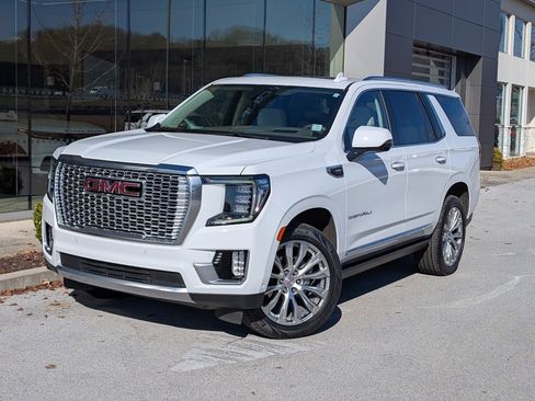 Used 2023 GMC Yukon Denali w/ Advanced Technology Package image 2