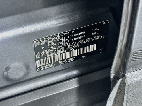 Used 2020 Toyota RAV4 XLE w/ Convenience Package FWD image 12