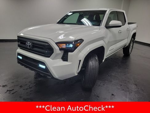 Used 2025 Toyota Tacoma SR5 AWD/4WD image 4