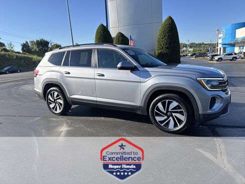 Used 2024 Volkswagen Atlas SE AWD/4WD image 1