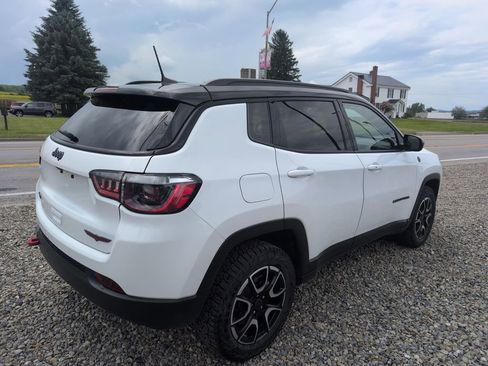 Used 2025 Jeep Compass Trailhawk AWD/4WD image 4
