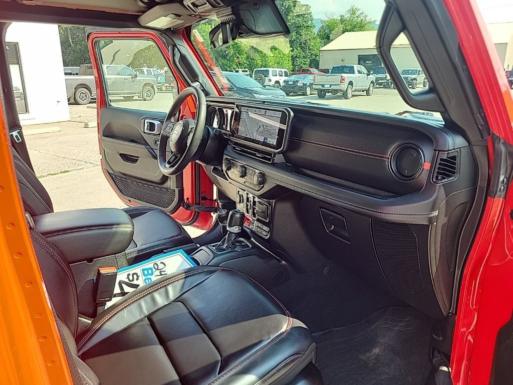 Used 2024 Jeep Gladiator Rubicon AWD/4WD image 21
