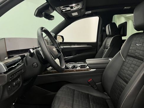 Used 2026 Cadillac Escalade Platinum Sport w/ LPO, Floor Liner Package AWD/4WD image 15