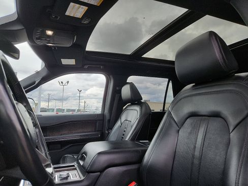 Used 2021 Ford Expedition Limited image 10
