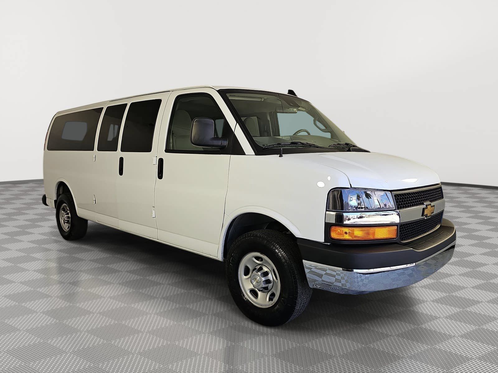 Used 2024 Chevrolet Express 3500 LS RWD image 2