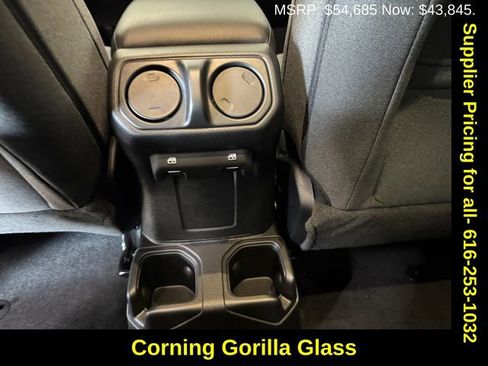 New 2025 Jeep Gladiator Sport image 19