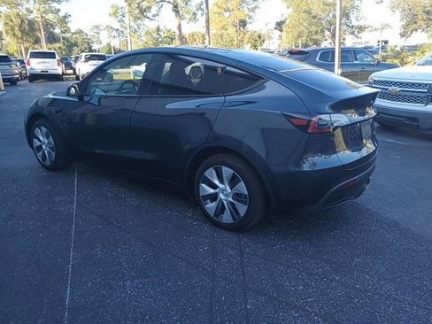Used 2024 Tesla Model Y Long Range AWD/4WD image 3