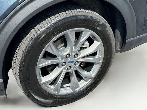 Certified 2022 Ford Explorer XLT w/ Equipment Group 202A image 35