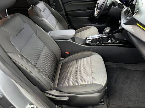 Certified 2024 Chevrolet Trax LT w/ Driver Confidence Package image 29