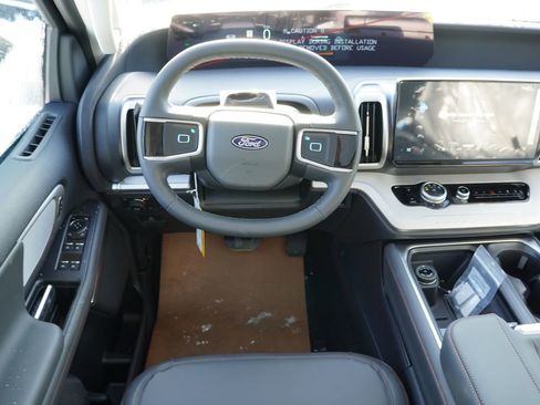 New 2025 Ford Expedition Active image 14