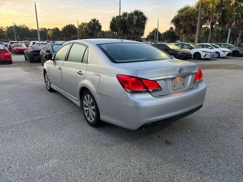 Used 2012 Toyota Avalon Limited FWD image 3