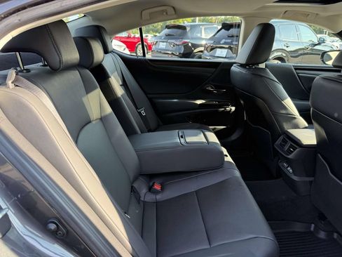 Used 2025 Lexus ES 350 w/ Premium Package FWD image 16