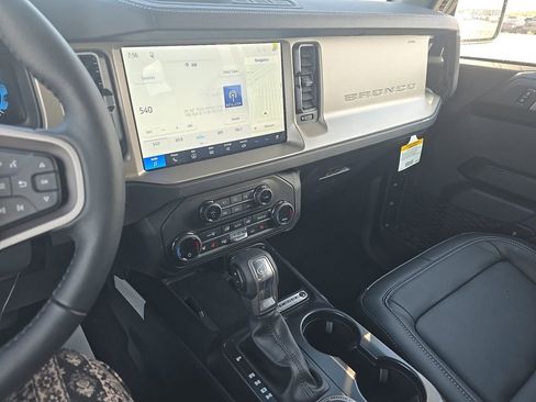 Used 2026 Ford Bronco Outer Banks AWD/4WD image 17
