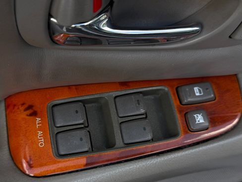 Used 2003 Lexus LS 430 RWD image 28