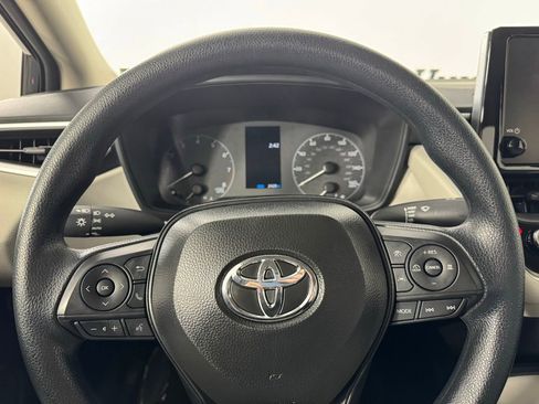 Used 2025 Toyota Corolla LE image 12