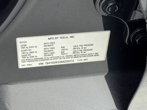 Used 2024 Tesla Model Y Long Range AWD/4WD image 45