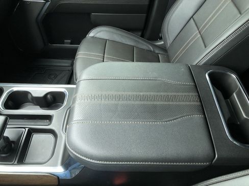 Used 2024 Chevrolet Silverado 1500 High Country w/ High Country Premium Package image 17