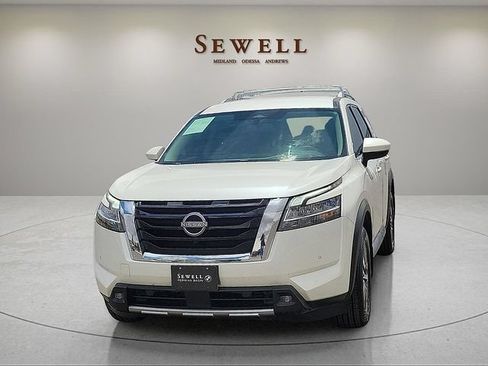 Used 2022 Nissan Pathfinder SL FWD image 1