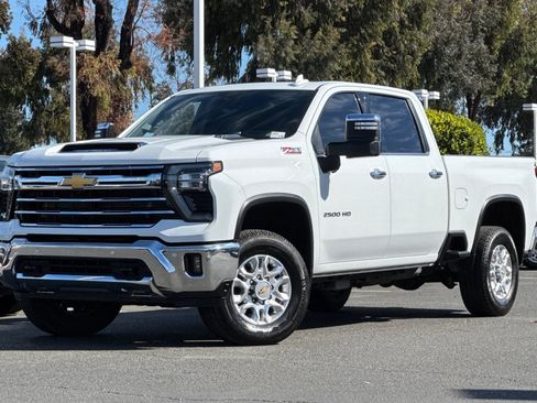Used 2025 Chevrolet Silverado 2500 LTZ w/ LTZ Premium Package AWD/4WD image 9