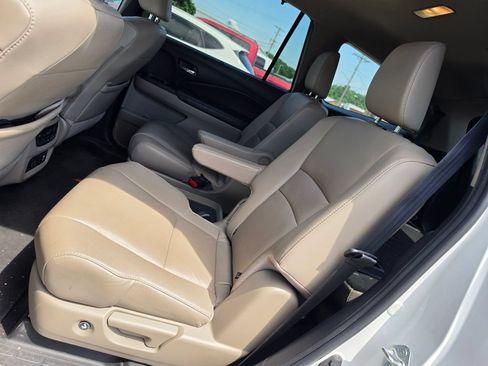 Used 2022 Honda Pilot Touring image 7