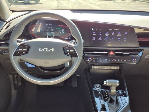 Used 2024 Kia Niro EX FWD image 5