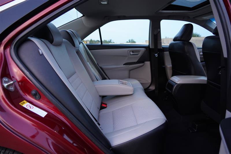 Used 2017 Toyota Camry SE w/ Moonroof Package FWD image 68