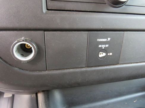 Used 2009 Chevrolet Express 2500 RWD image 12