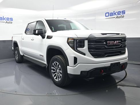 Used 2022 GMC Sierra 1500 AT4 w/ AT4 Premium Package AWD/4WD image 2