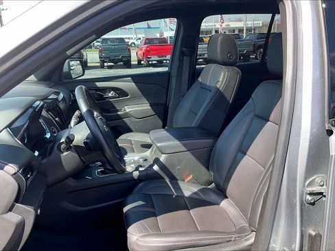 Used 2023 Chevrolet Traverse RS image 23