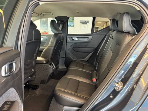 Used 2022 Volvo XC40 T5 Momentum AWD/4WD image 26