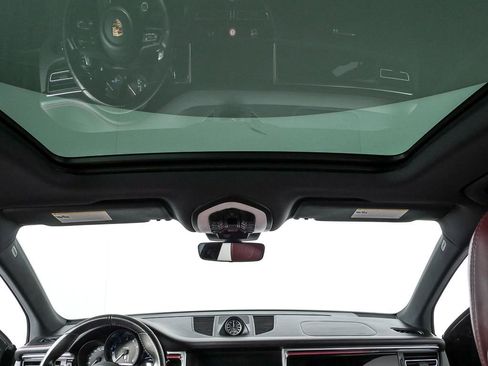 Certified 2024 Porsche Macan image 19