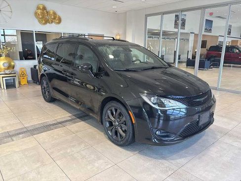 Used 2020 Chrysler Pacifica Touring-L w/ Advanced Safetytec Group image 1