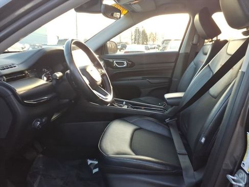 Used 2022 Jeep Compass Trailhawk w/ Trailhawk Convenience Group image 6