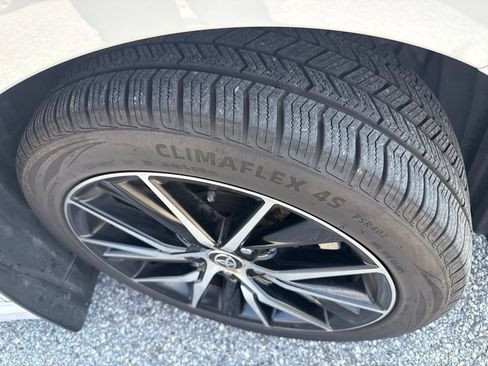 Used 2023 Toyota Camry SE w/ Cold Weather Package FWD image 10