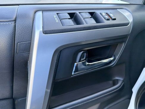 Used 2018 Toyota 4Runner SR5 RWD image 28