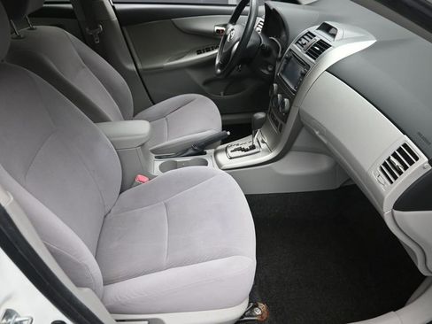 Used 2013 Toyota Corolla LE FWD image 7