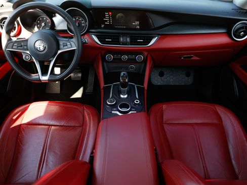 Used 2018 Alfa Romeo Stelvio AWD image 26