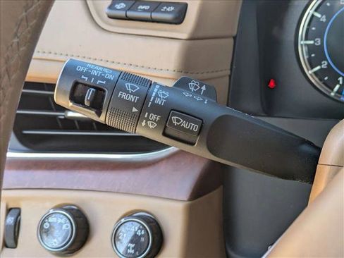 Used 2017 Cadillac Escalade Platinum image 12