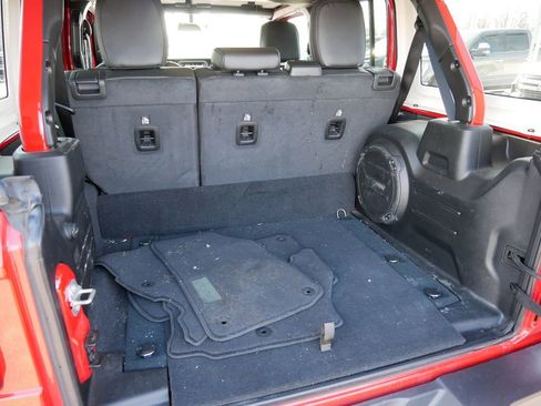 Used 2023 Jeep Wrangler Unlimited Sahara AWD/4WD image 14