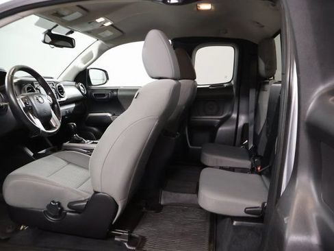 Used 2017 Toyota Tacoma SR5 w/ Tow Package AWD/4WD image 9