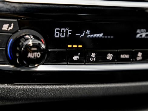 Used 2023 BMW M550i xDrive image 23